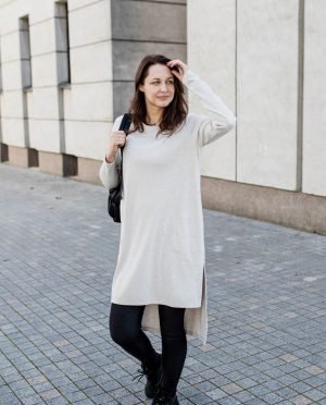 Asymmetric tunic with pockets