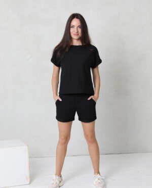 Moteriški šortai su kišenėmis ir atvartais