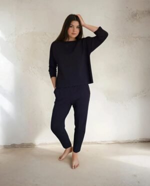 Comfortable black women trousers with elastic waist